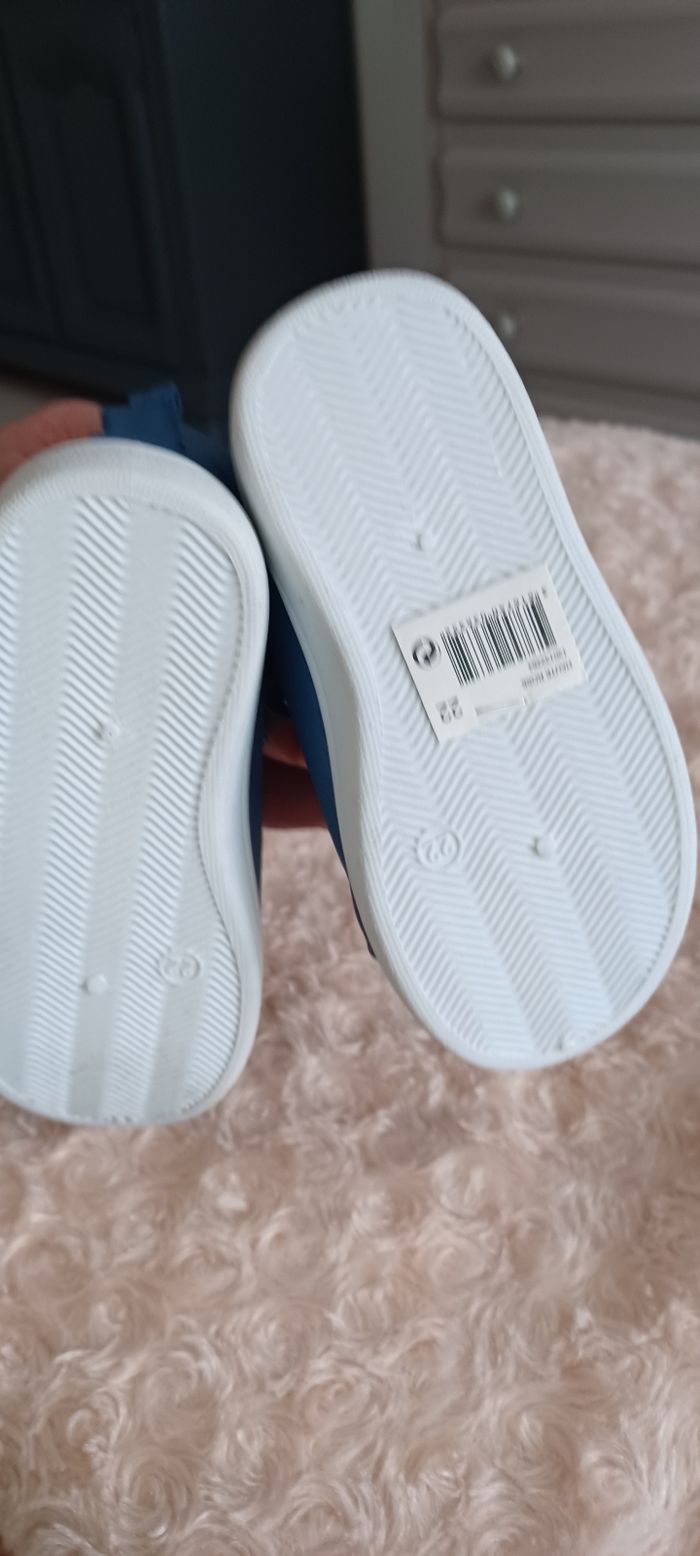 Très jolie paires de baskets fille Pointure 22 - photo numéro 8