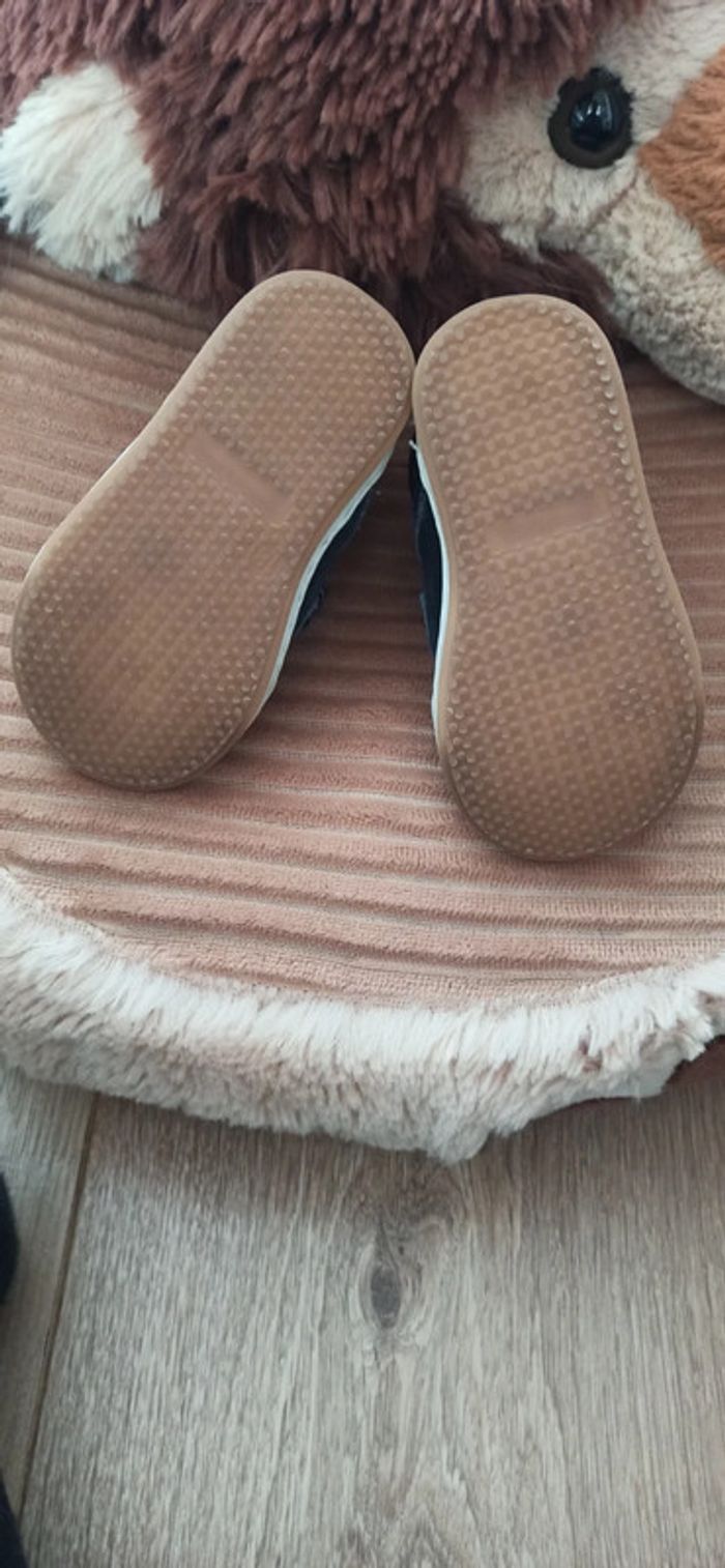 Chaussure garçon taille 18 - photo numéro 5