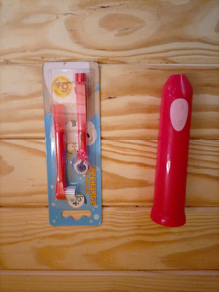 Brosse à dents électrique enfant Soft Carrefour + 2 recharges neuves - photo numéro 1