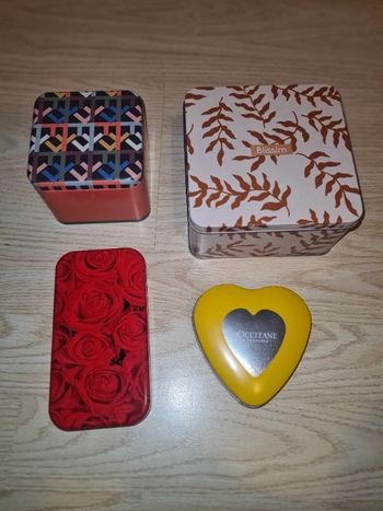 Lot de 4 Belles Boites en Métal