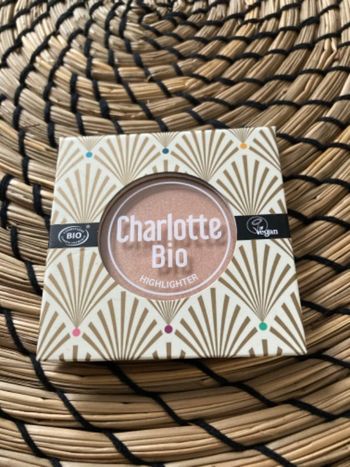 Highlighter charlotte bio