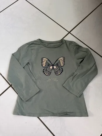 TEE shirt vert papillon