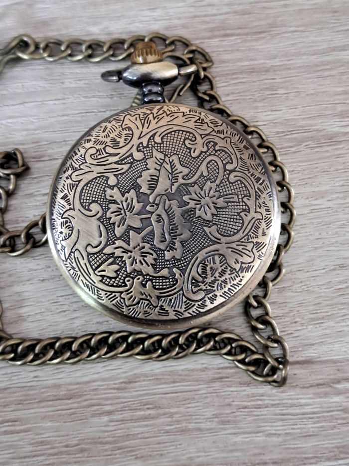 Montre à gousset Pokémon Pikachu vendue avec un coffret cadeau - photo numéro 7