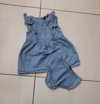 Robe 12 mois 
Bon état