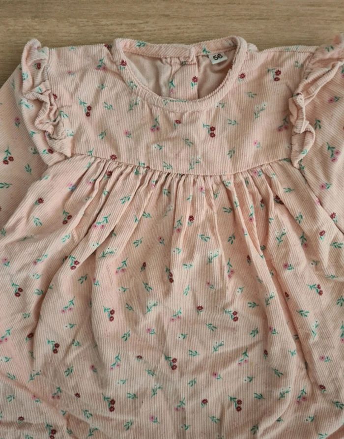 Robe 1 mois neuve - photo numéro 2