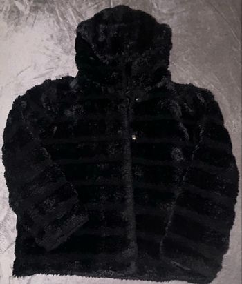 Manteau en fausse fourrure