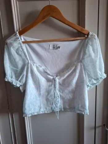Blouse à lacets fleurie Nakd