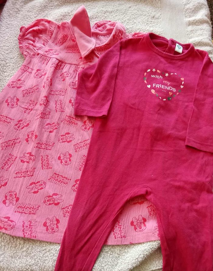 lot d'une robe et d'un pyjama