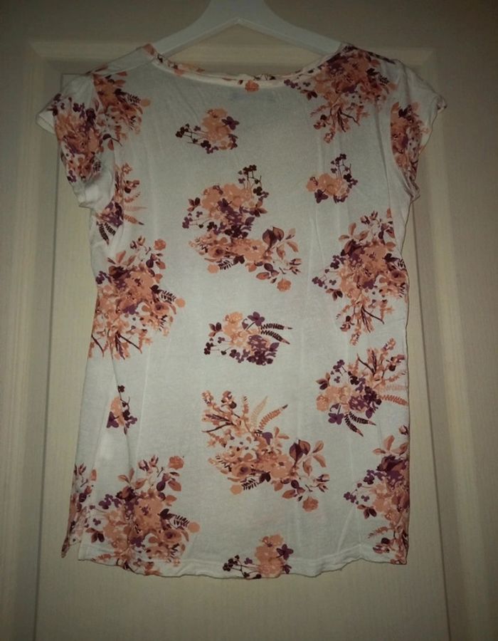 Tee shirt fleuris - photo numéro 2