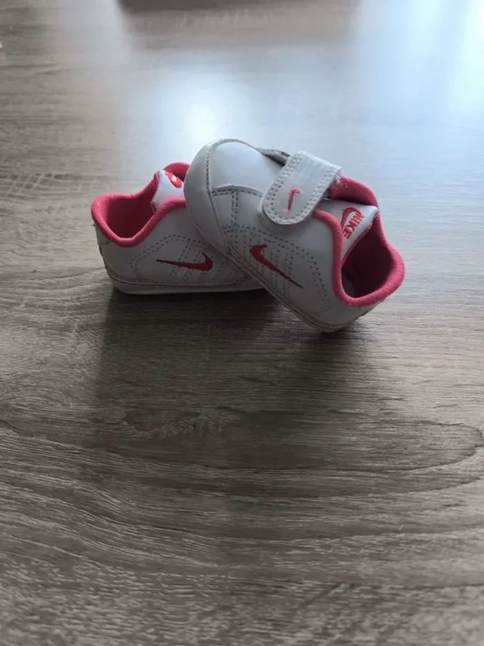 Baskets scratch Nike bébé taille 16