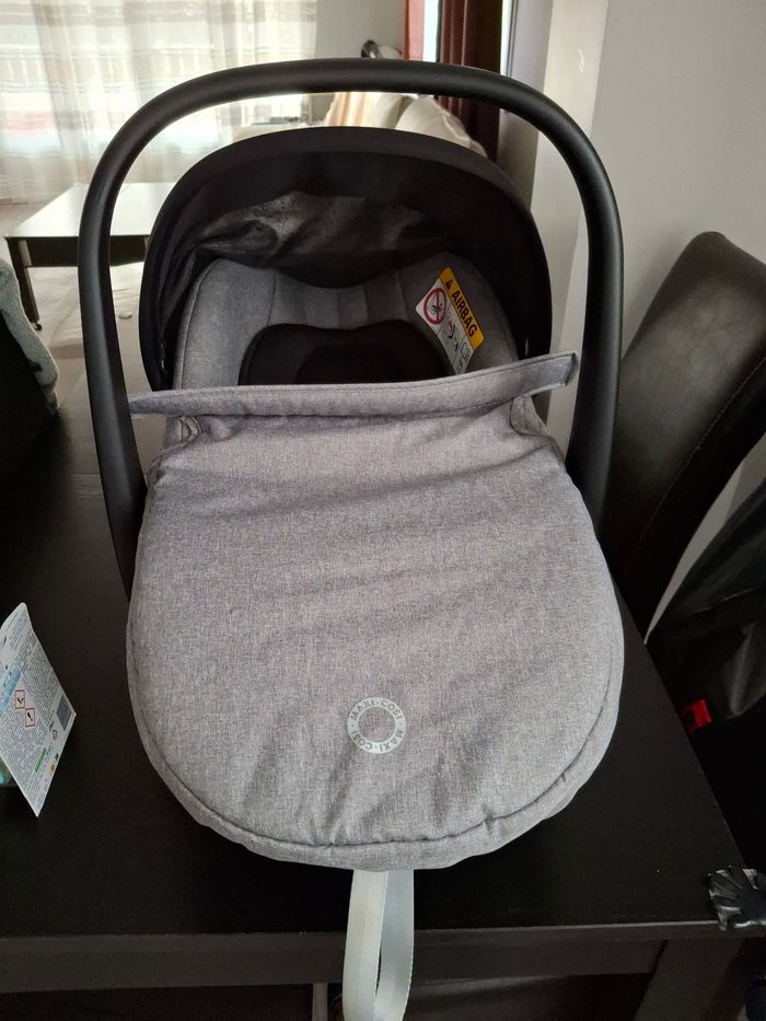 Poussette maxi cosy de 0 a 22 kilos avec sa base - photo numéro 6