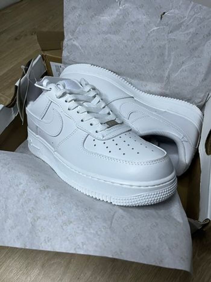 Nike Air Force 1 Blanc – Taille 41 – Neuf - photo numéro 4