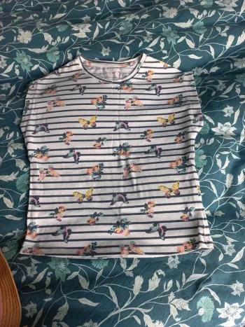 Tee-shirt fille papillon.