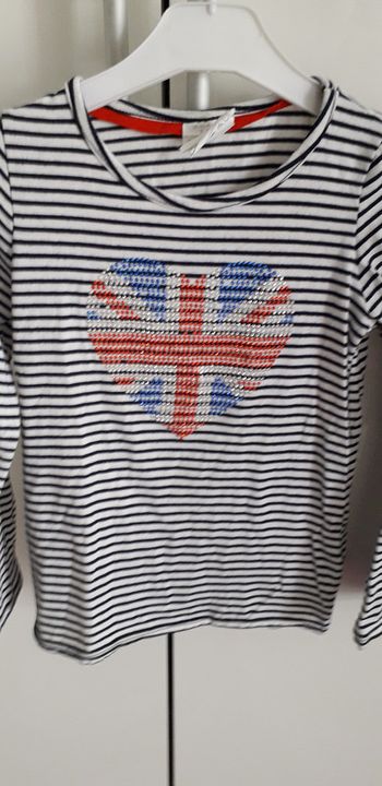 T.Shirt manches longues rayé fille 8 ans état correct