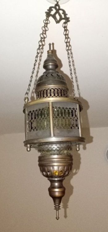Lanterne suspendue artisanale au style oriental vintage.