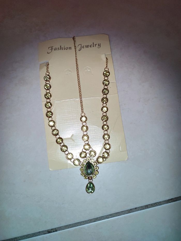 Bijou de tête or et vert clair