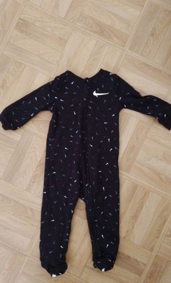 pyjama Nike bébé en noir et rose neuf sous emballage - photo numéro 2