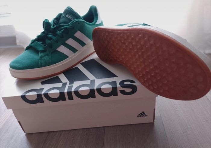 Baskets Adidas vertes - photo numéro 2