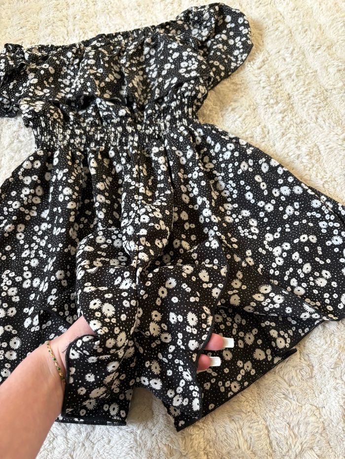 Robe d’été noir à fleure blanche - photo numéro 2