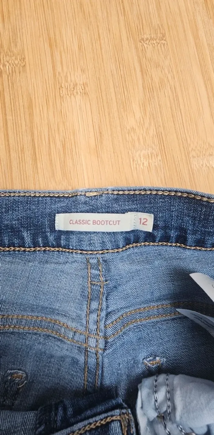 Levi's un peu évasé par le bas + patch offert classic bootcut T:40 W31 L30 - photo numéro 8