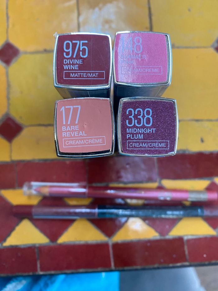 Lot crayon et rouge à lèvre