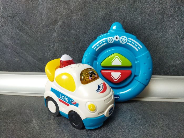 Tut tut bolides Loïs Police voiture télécommandée VTech