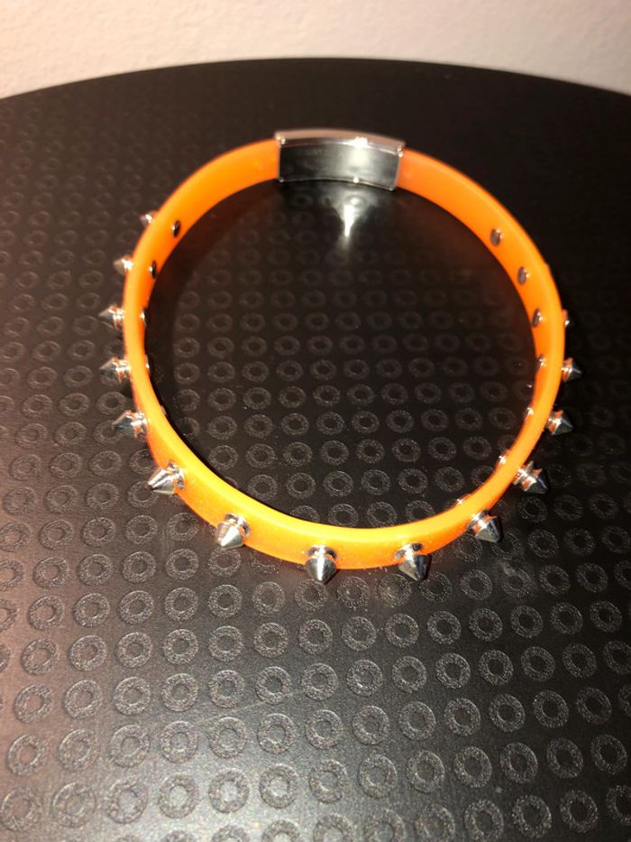 🌺 collier ras de cou clous orange et métal argenté