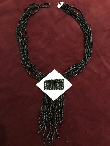 Très beau collier plastron vintage. Années 90