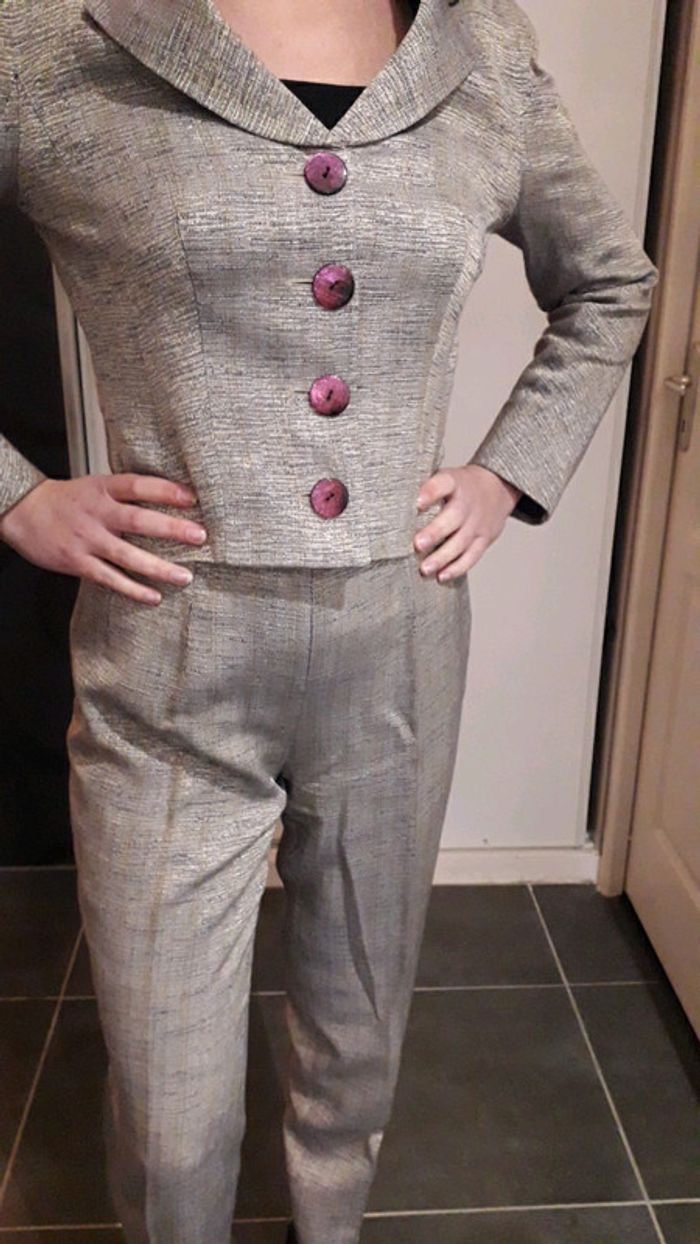Tailleur pantalon synonyme - photo numéro 2