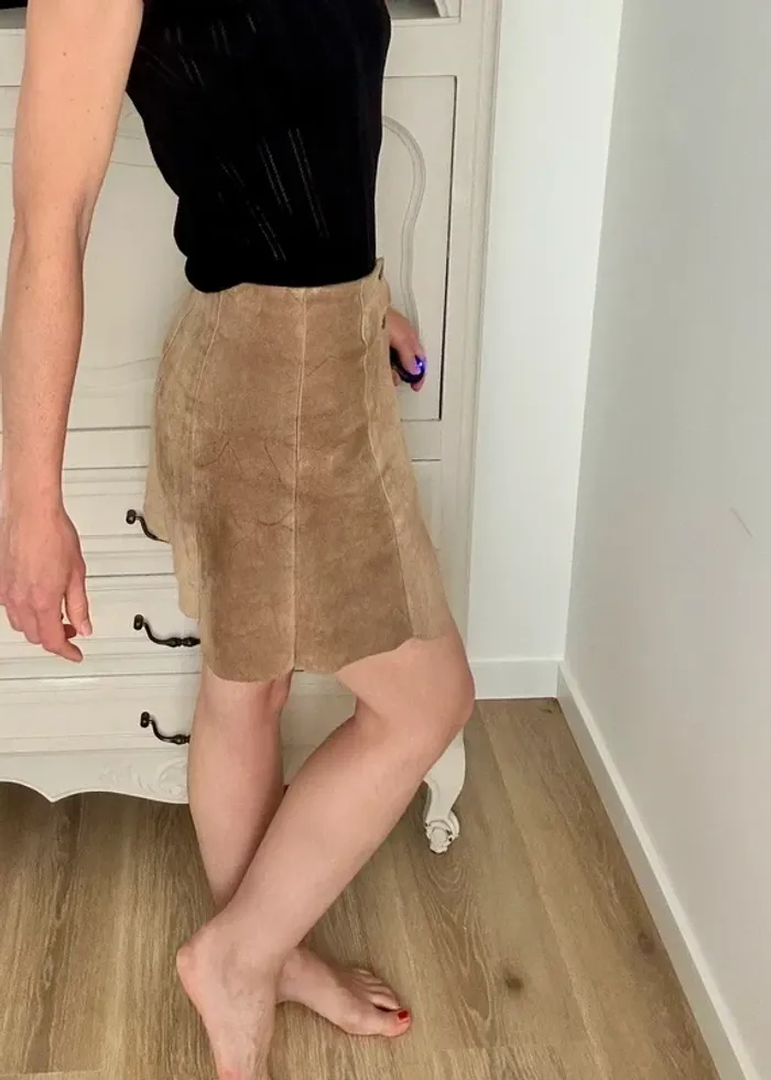 Superbe petit jupe marron Camel bas pétale Etam en cuir daim et boutons taille 36 , S , 1 - photo numéro 6