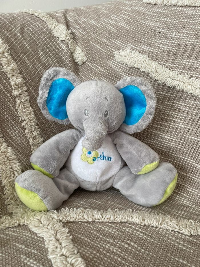 Peluche doudou 20cm Arthur et Lola éléphant bleu et gris fleur verte bon état