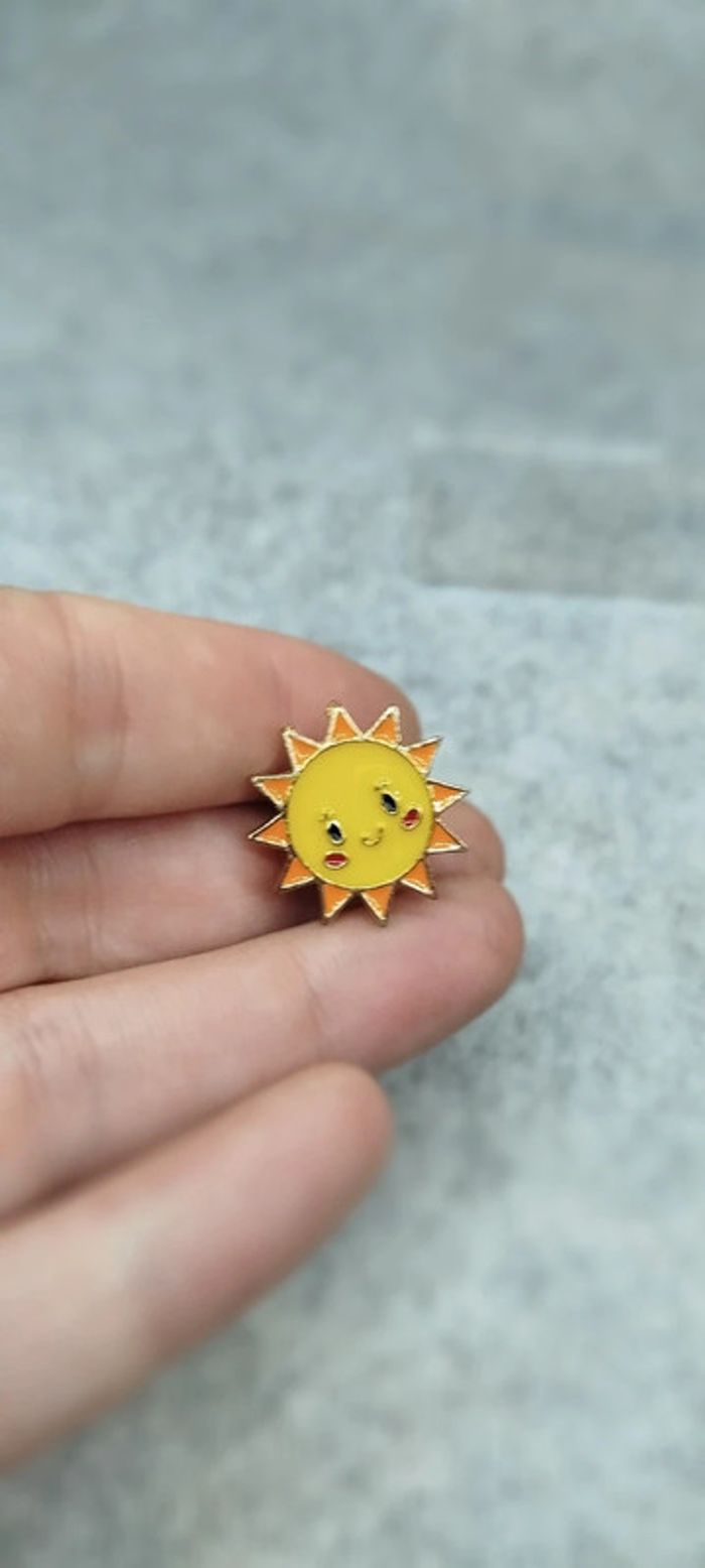 🍄 pin's soleil - photo numéro 2
