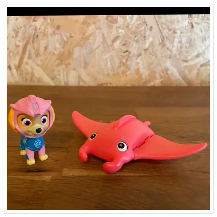 Idée Cadeau 🎁 Figurine Aqua Pups de Stella avec avec sa raie manta de la Pat Patrouille Paw Patrol - photo numéro 2