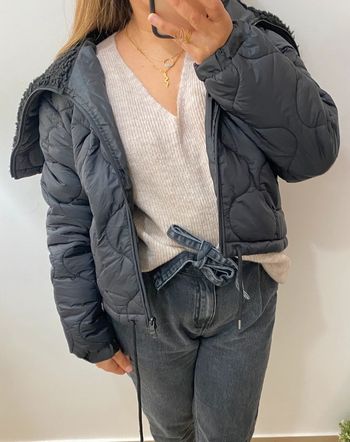 Veste  Courte Matelassée Noire Avec Un Grand Col Fausse Fourrure Taille Unique