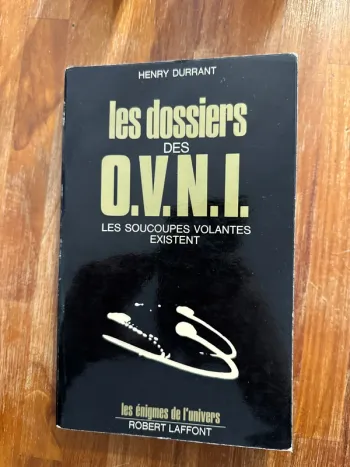Livre les dossiers des ovnis