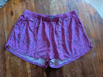 Joli short fushia In extenso taille L motifs bleu marine