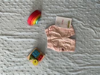 short rose pâle taille élastique poches cotés 12 mois