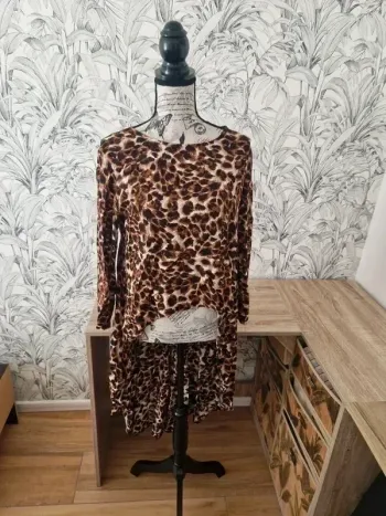 Blouse fantaisie et asymétrique taille 42