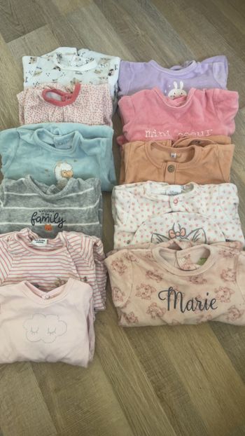 Lot 11 pyjama taille 3 mois