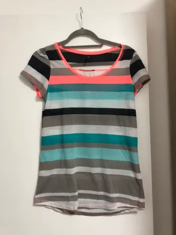 Superbe beau long t-shirt à rayures taille S