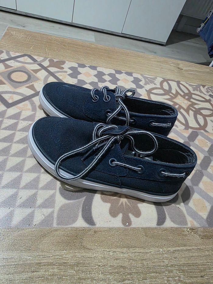 Lot 4 paires chaussures garçon (Taille 28 & 29) - Crocs, Okaïdi, H&M - photo numéro 7