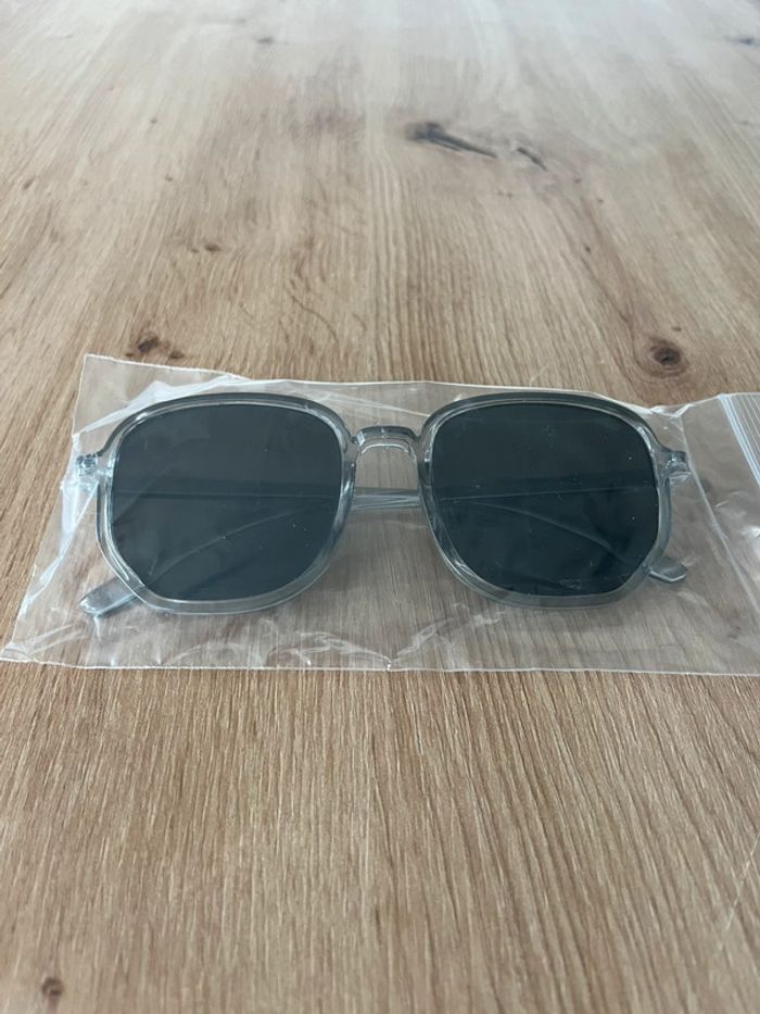 Lunettes de soleil femmes neuves - photo numéro 7