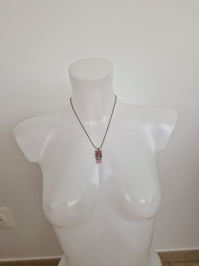 Collier avec motif avec perles roses