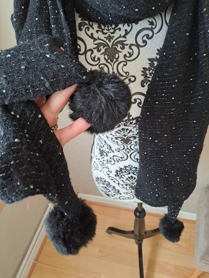 Jolie et longue écharpe à pompons chaude - photo numéro 3