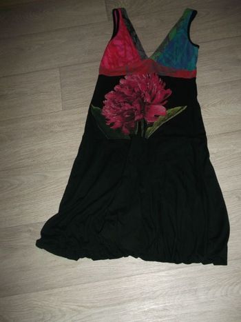 Robe DESIGUAL noire et multicolore, broderies, effet boule taille M TBE