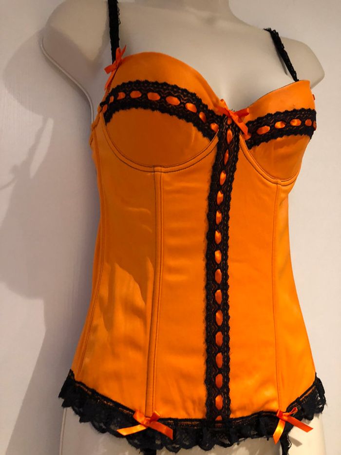 Guêpière orange et noir 90 B - photo numéro 11