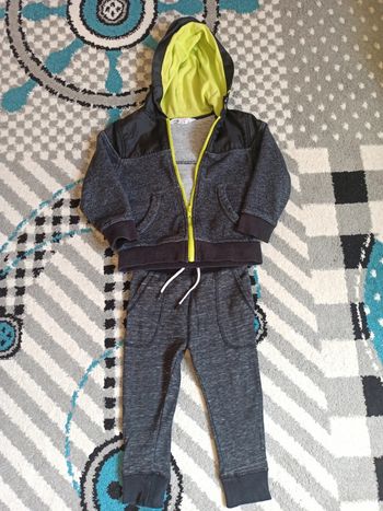 Ensemble jogging - Taille 2-3 ans