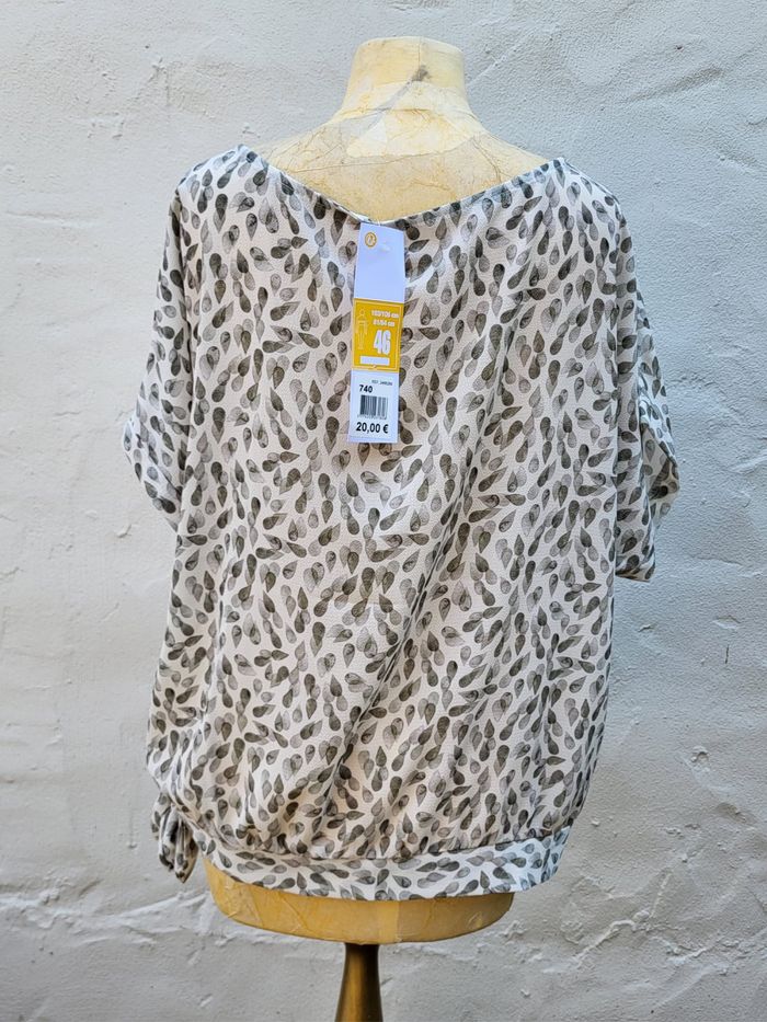 Blouse fluide nouée dans le bas - photo numéro 3