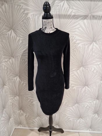 Jolie robe effet velours noire taille 36