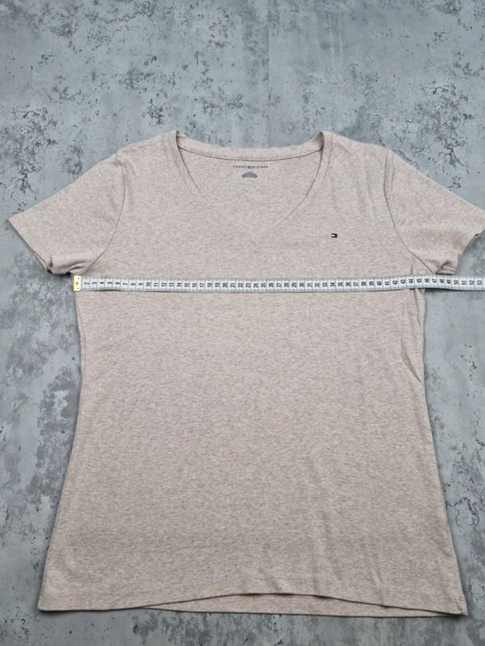 T-shirt col V Tommy Hilfiger beige chiné – Taille L Femme (mesures en photos) - photo numéro 6